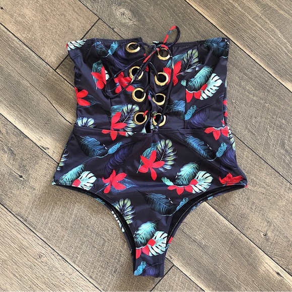 🌿Tropical Extreme Lace Up Suit🌿 - Picture 4 of 8